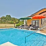 Hébergement de vacances Schoene Ferienvilla Morena Mit Pool By Interhome Kaštel