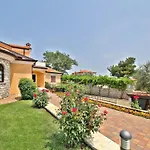 Schoene Ferienvilla Morena Mit Pool By Interhome * Kaštel