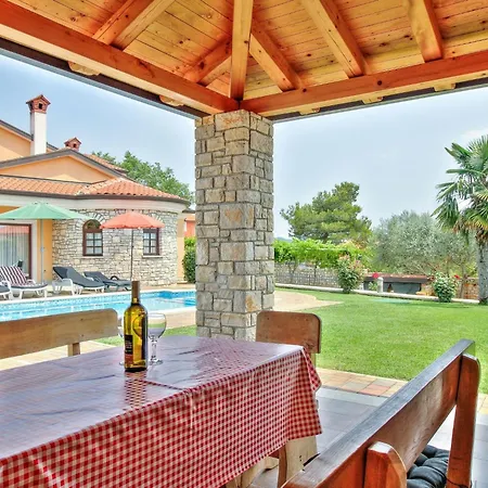 Schoene Ferienvilla Morena Mit Pool By Interhome 펜션 *
