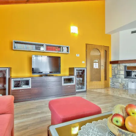 Schoene Ferienvilla Morena Mit Pool By Interhome
