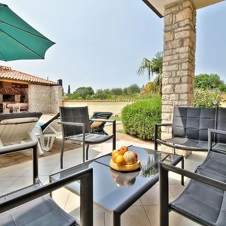 Schoene Ferienvilla Morena Mit Pool By Interhome 펜션