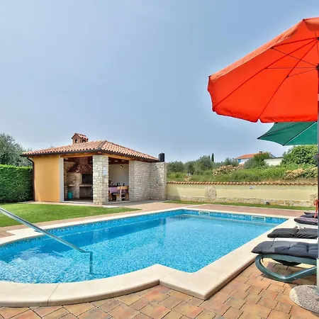 Schoene Ferienvilla Morena Mit Pool By Interhome Kaštel