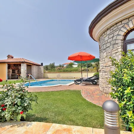 Schoene Ferienvilla Morena Mit Pool By Interhome * Kaštel