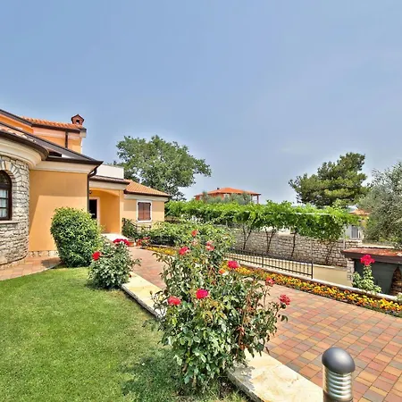 Schoene Ferienvilla Morena Mit Pool By Interhome * Kaštel