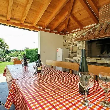 Schoene Ferienvilla Morena Mit Pool By Interhome Kaštel